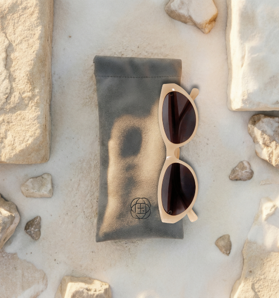 HERITAGE POUCH